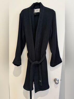 SLOWTIDE GUILD BATH ROBE Black Waffle with Waist Tie. NWOT. Size XL.unisex